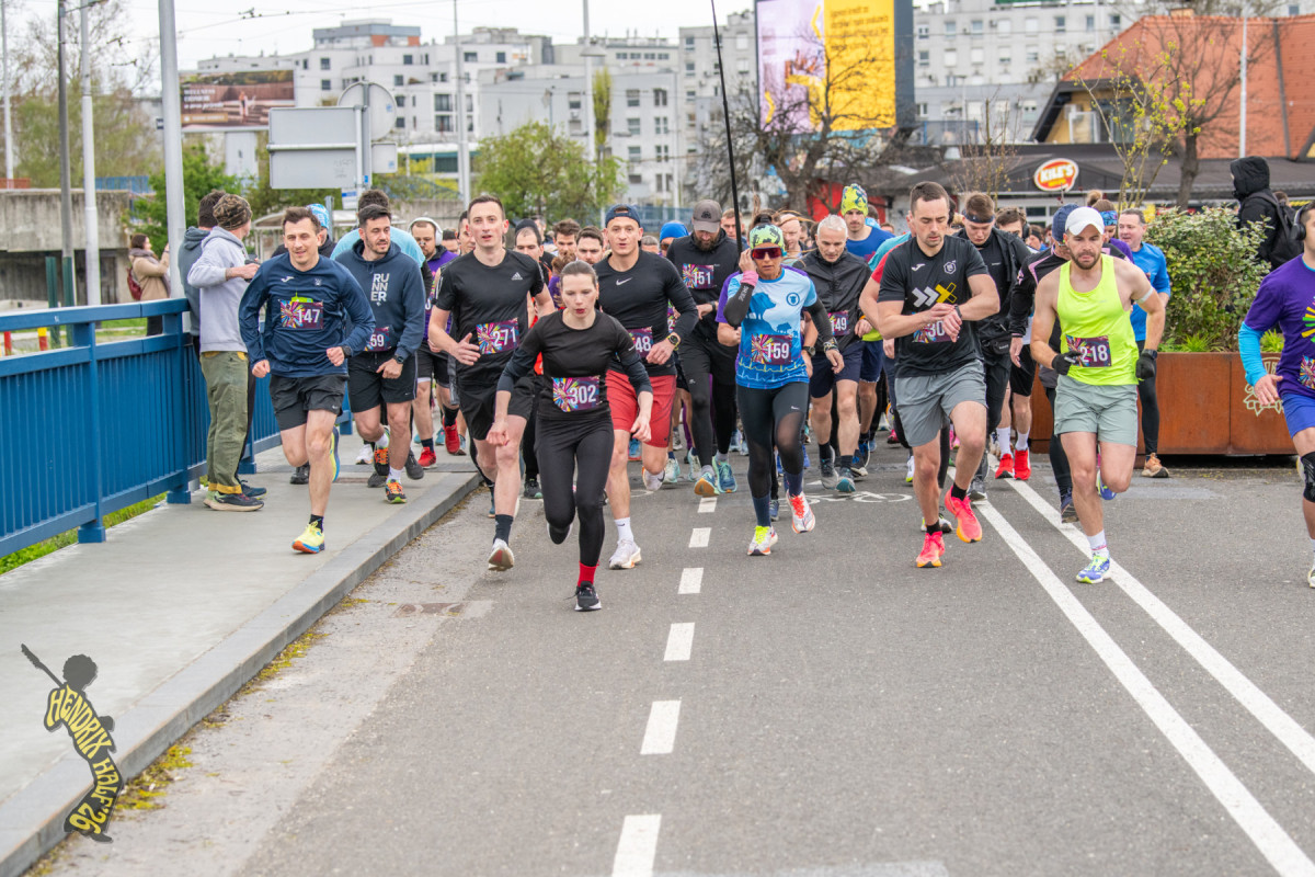 Petica (17. Hendrix Half)