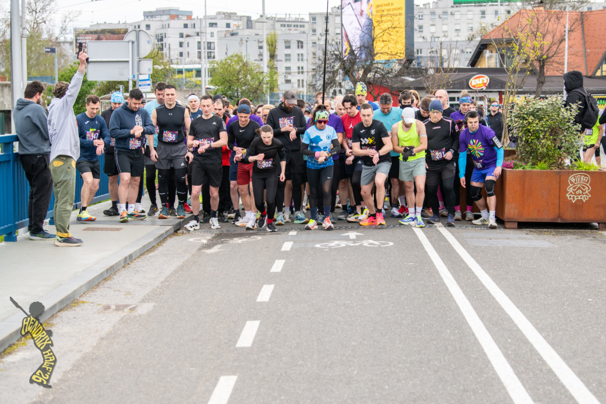 Petica (17. Hendrix Half)