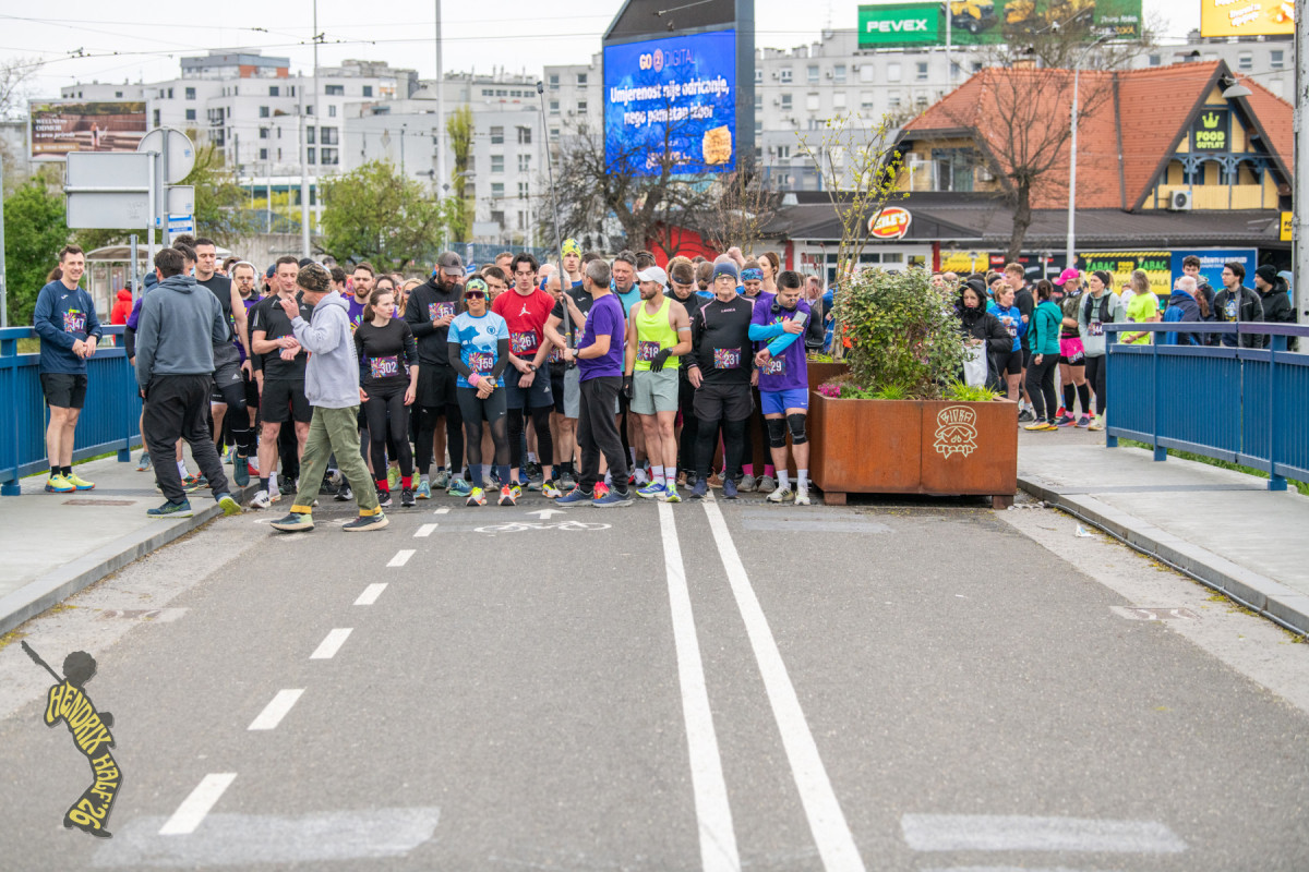 Petica (17. Hendrix Half)