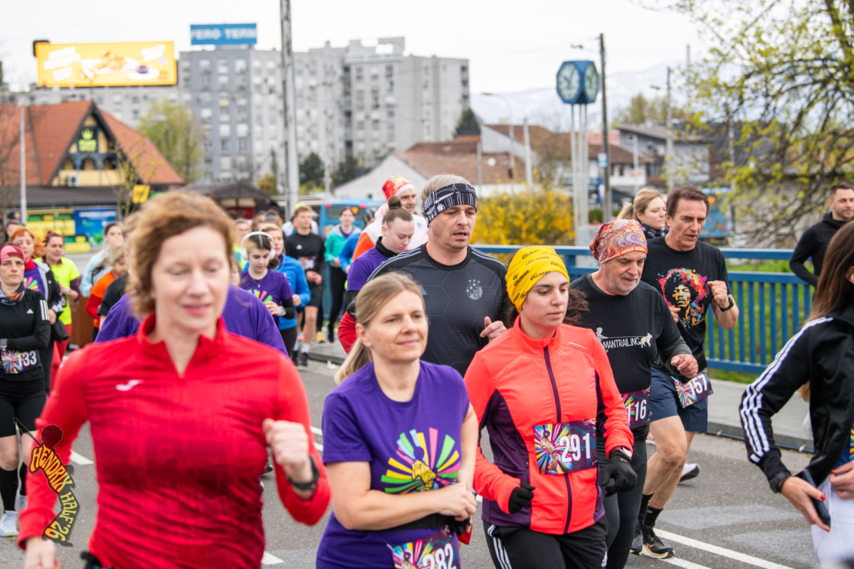 Petica (17. Hendrix Half)